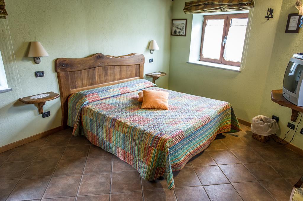 Al Pasche Bed and Breakfast Dronero Værelse billede