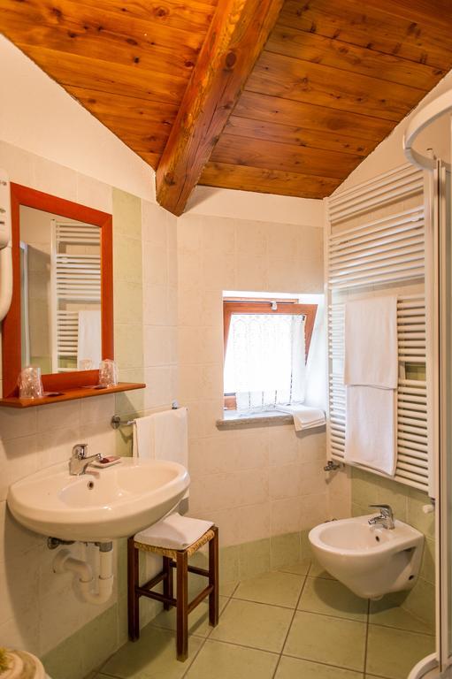 Al Pasche Bed and Breakfast Dronero Værelse billede